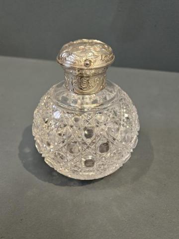 Antique Large Willaim Comyns Silver Top Scent Bottle London