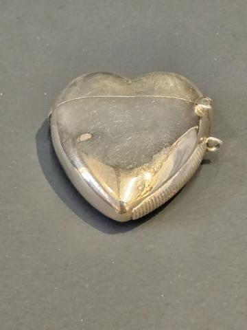 Antique Silver Heart Shaped Vesta Case by William Neale & Sons of Sheffield