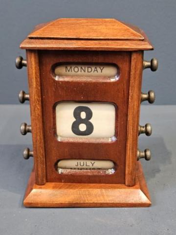 Antique Edwardian Mahogany Perpetual Desk Calendar at Sturmans Antiques Calendar for sale
